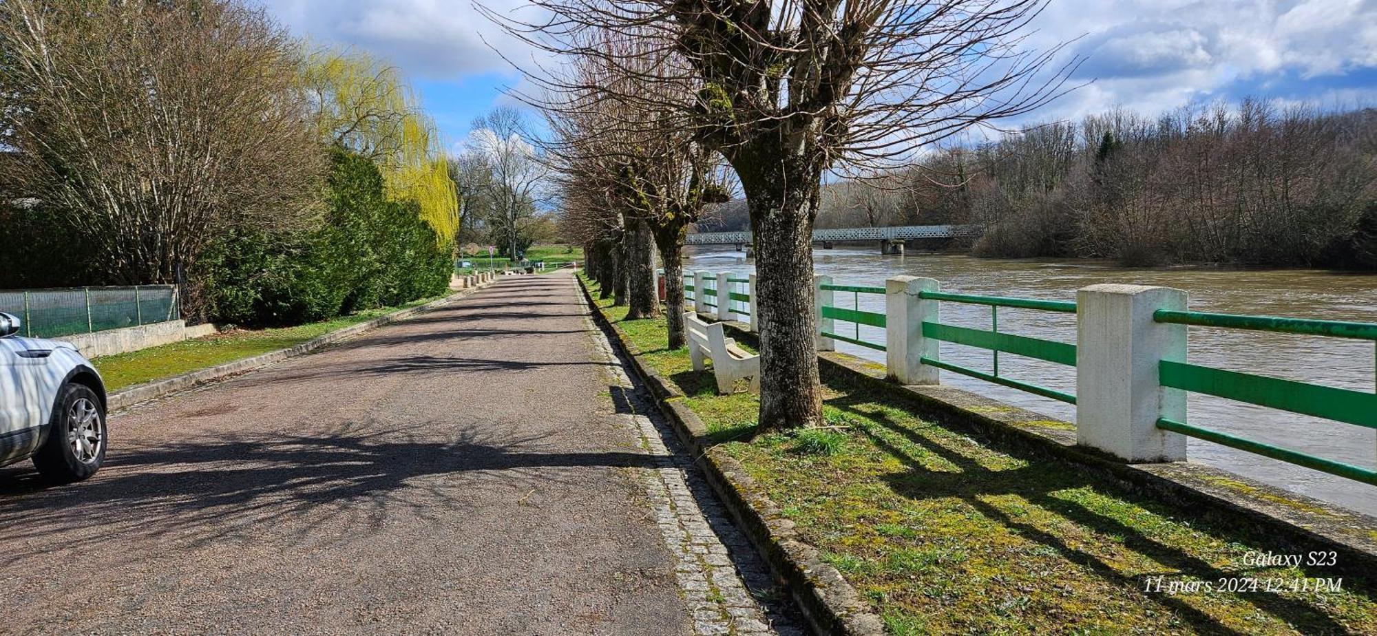 Pavillon Avec Jardin Clos Au Bord De L'Yonne Coulanges-sur-Yonne 외부 사진